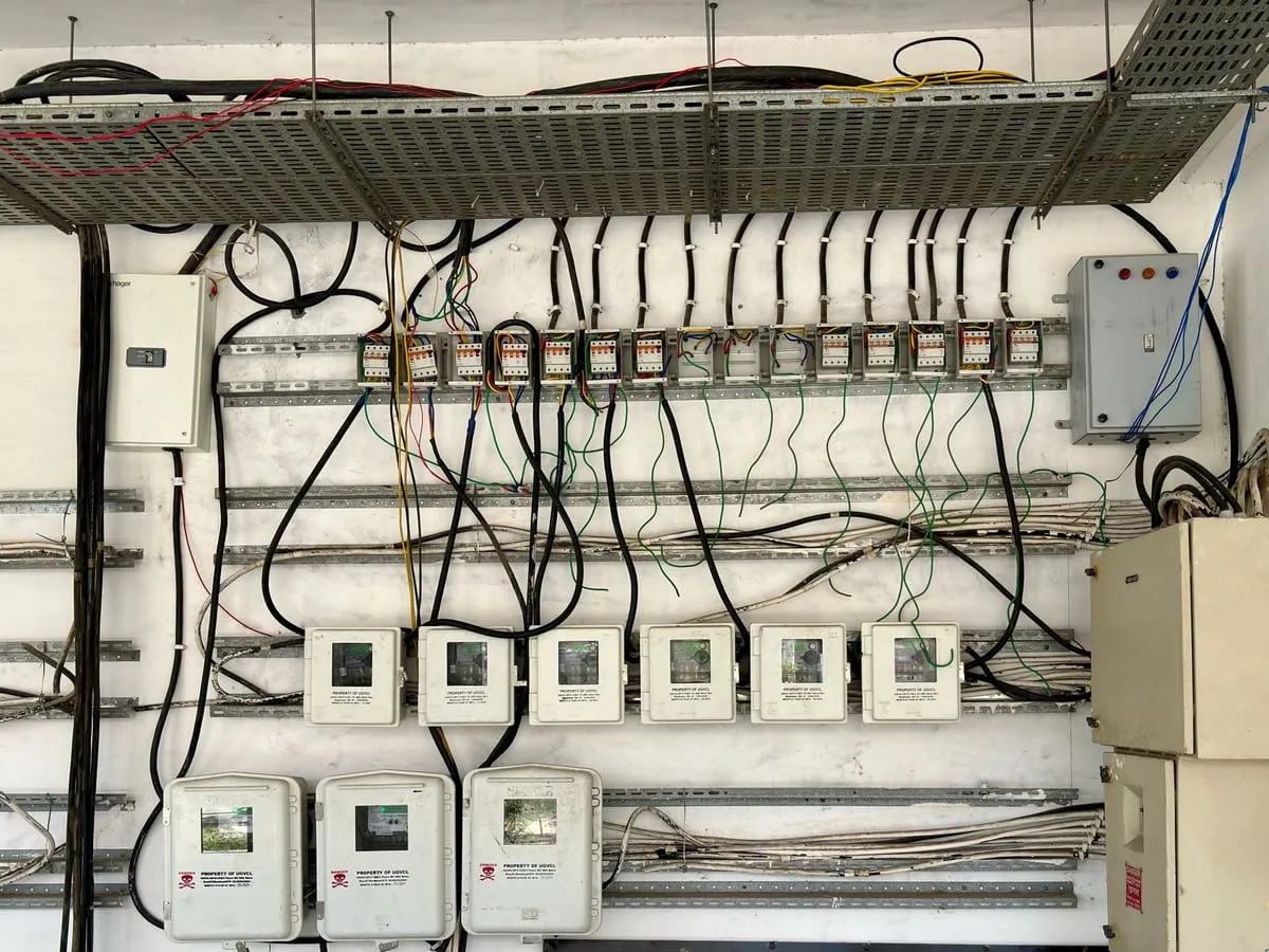 Tableau électrique et accessoires de montage — sourcing en Turquie